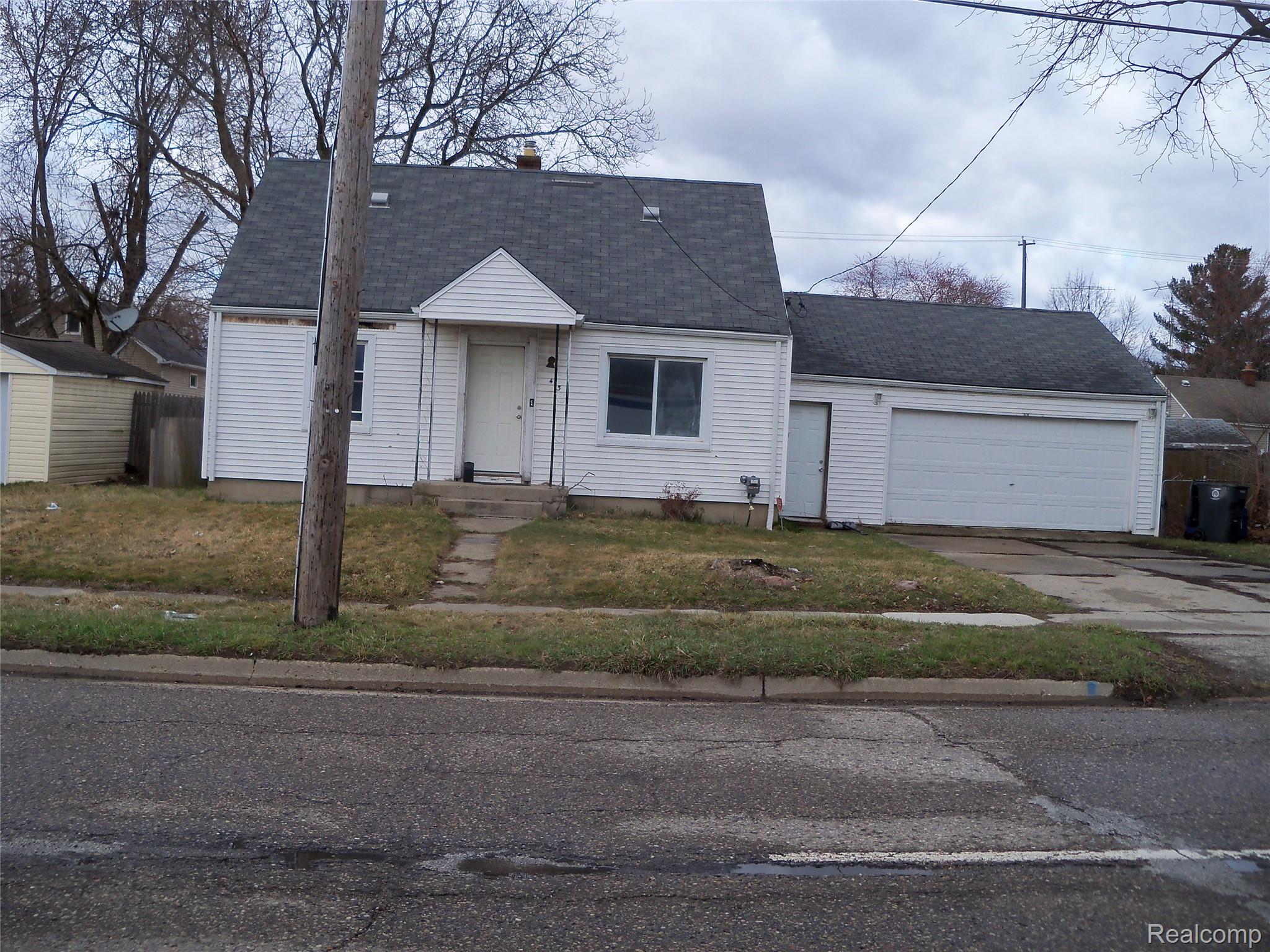 413 Hemphill Road Flint, MI 48507 - Photo 1 of 21 100_5523.JPG