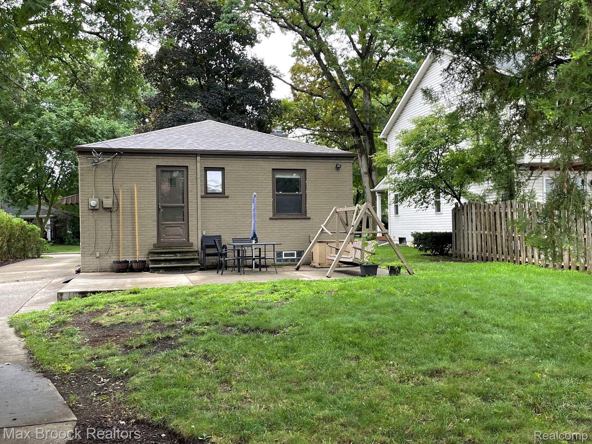 7 Devonshire Road Pleasant Ridge, MI 48069 - Photo 31 of 39 Back of Home and Patio