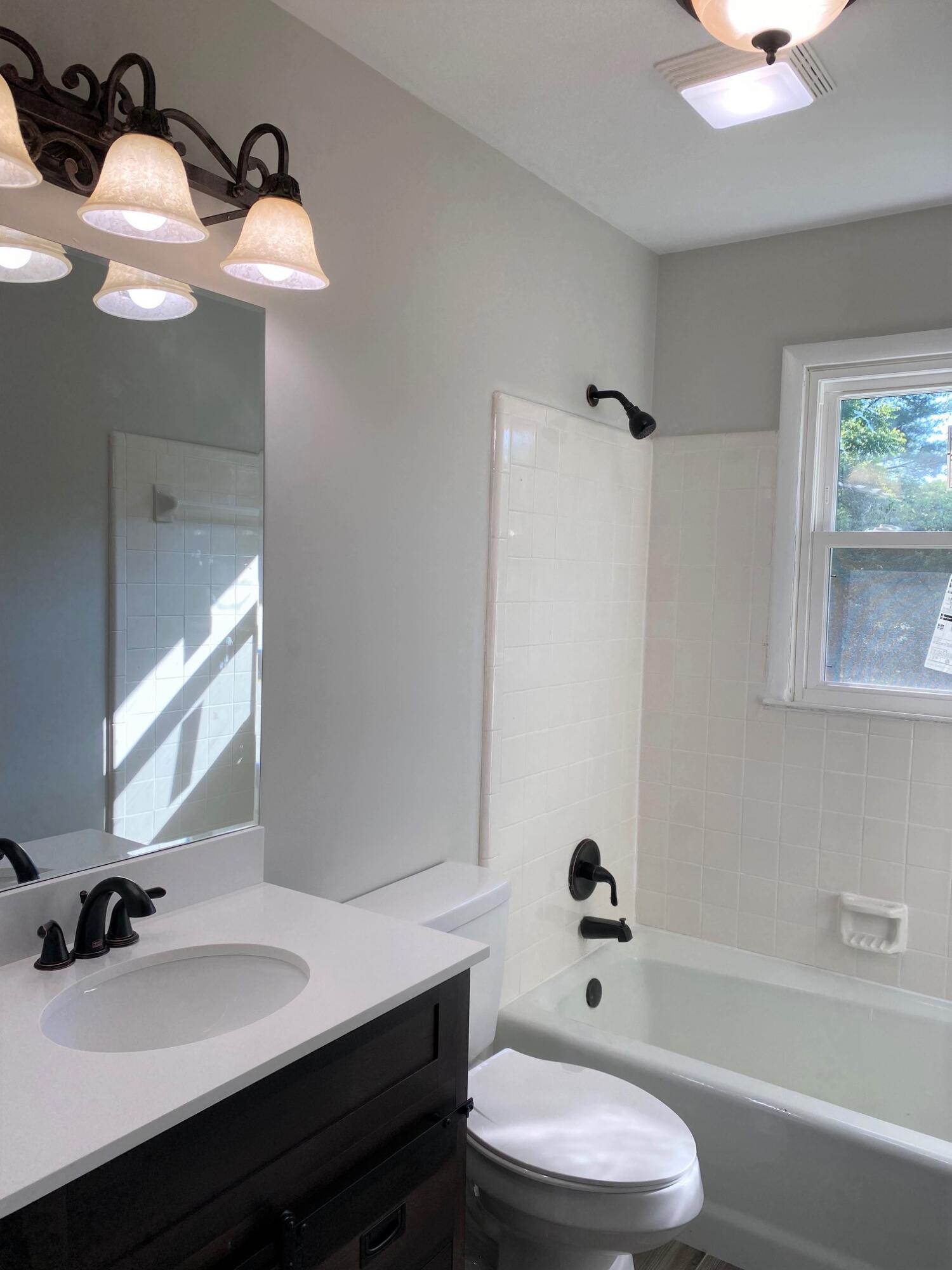 26390 Watauga Road Abingdon, VA 24211 - Photo 15 of 33 Bath1