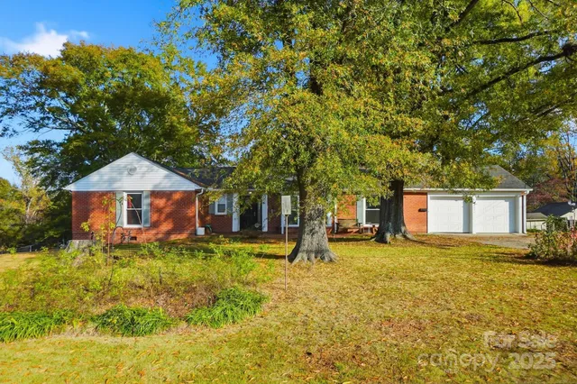 $450,000 | 407 Rosewood Court, Lancaster, SC 29720