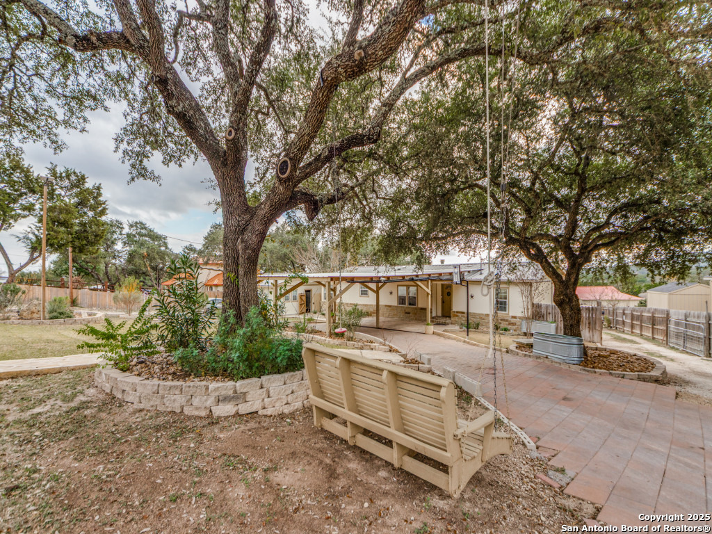 705 Walnut Way Boerne, TX 78006 - Photo 4 of 25