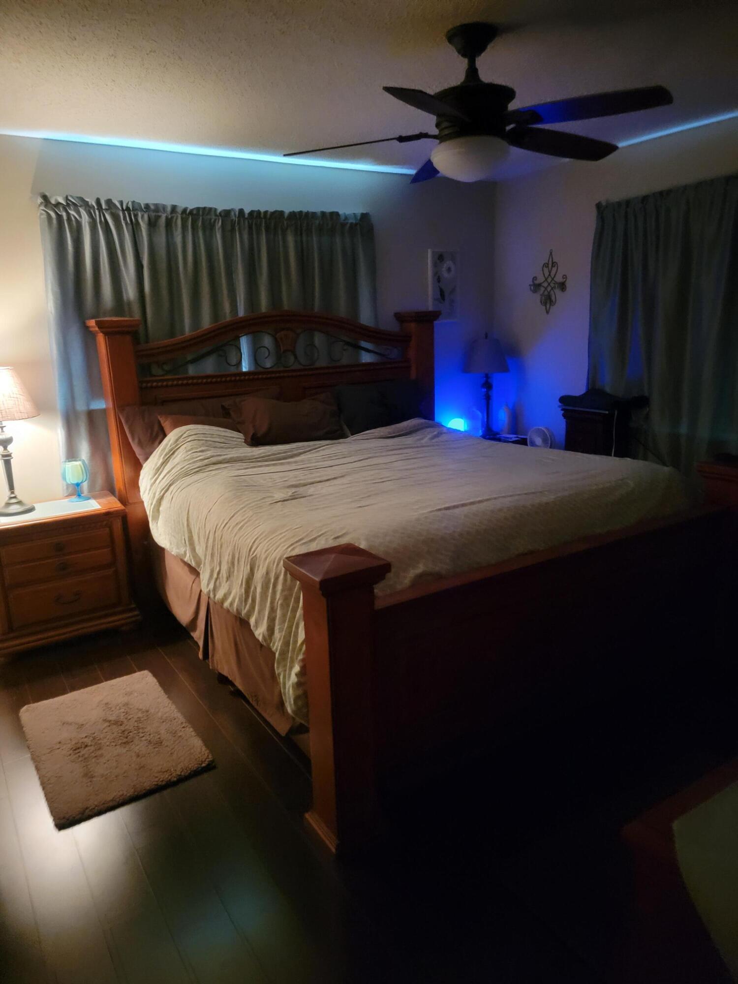 27 Vista Del Rio Boynton Beach, FL 33426 - Photo 18 of 33 a bed sitting in a bedroom next to a lamp