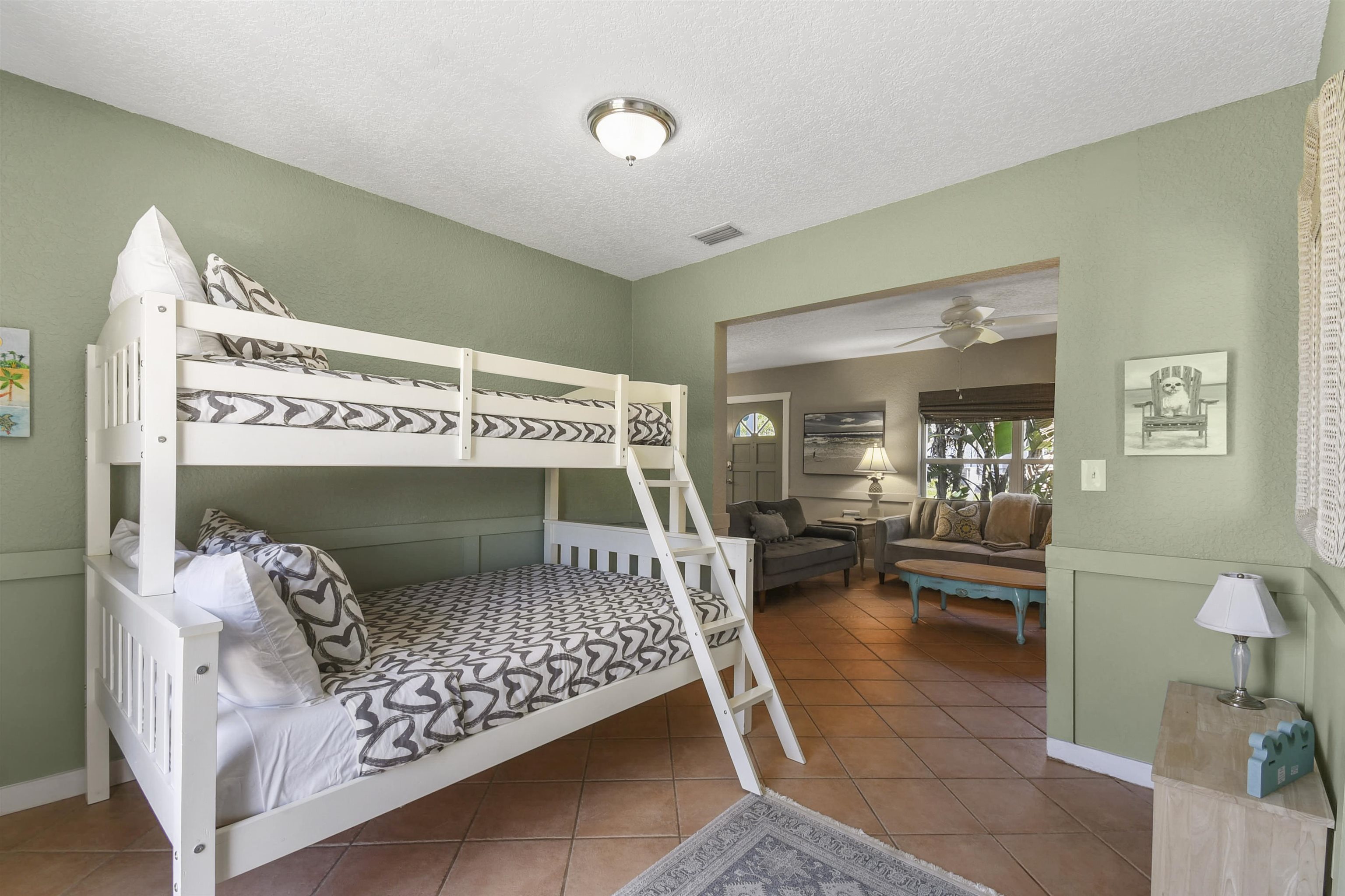 5479 2nd Street St. Augustine, FL 32080 - Photo 24 of 31 a living room with furniture