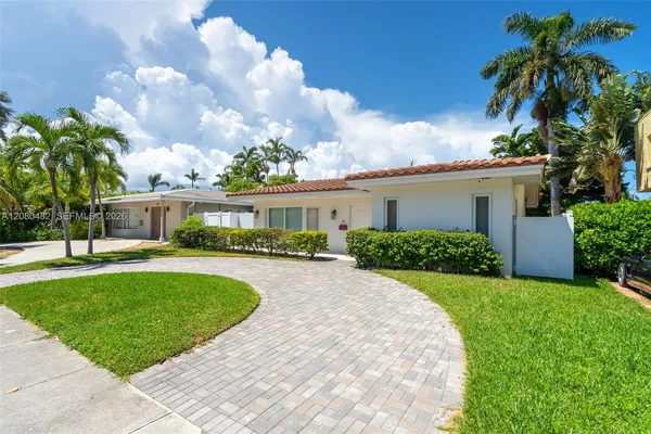 $5,999 | 821 Harrison Street, Unit 821, Hollywood, FL 33019