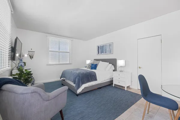 $3,950 | 172 North County Road, Unit 5, Palm Beach, FL 33480