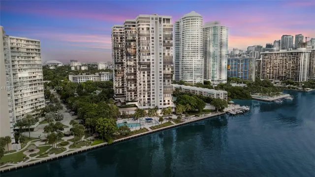 $1,100,000 | 2333 Brickell Avenue, Unit 1406, Miami, FL 33129