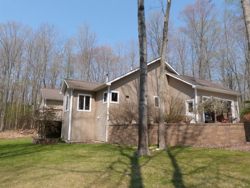 20403 Hunter Ridge Road Lake Ann, MI 49650 - Photo 6 of 50 1796985-5.JPG