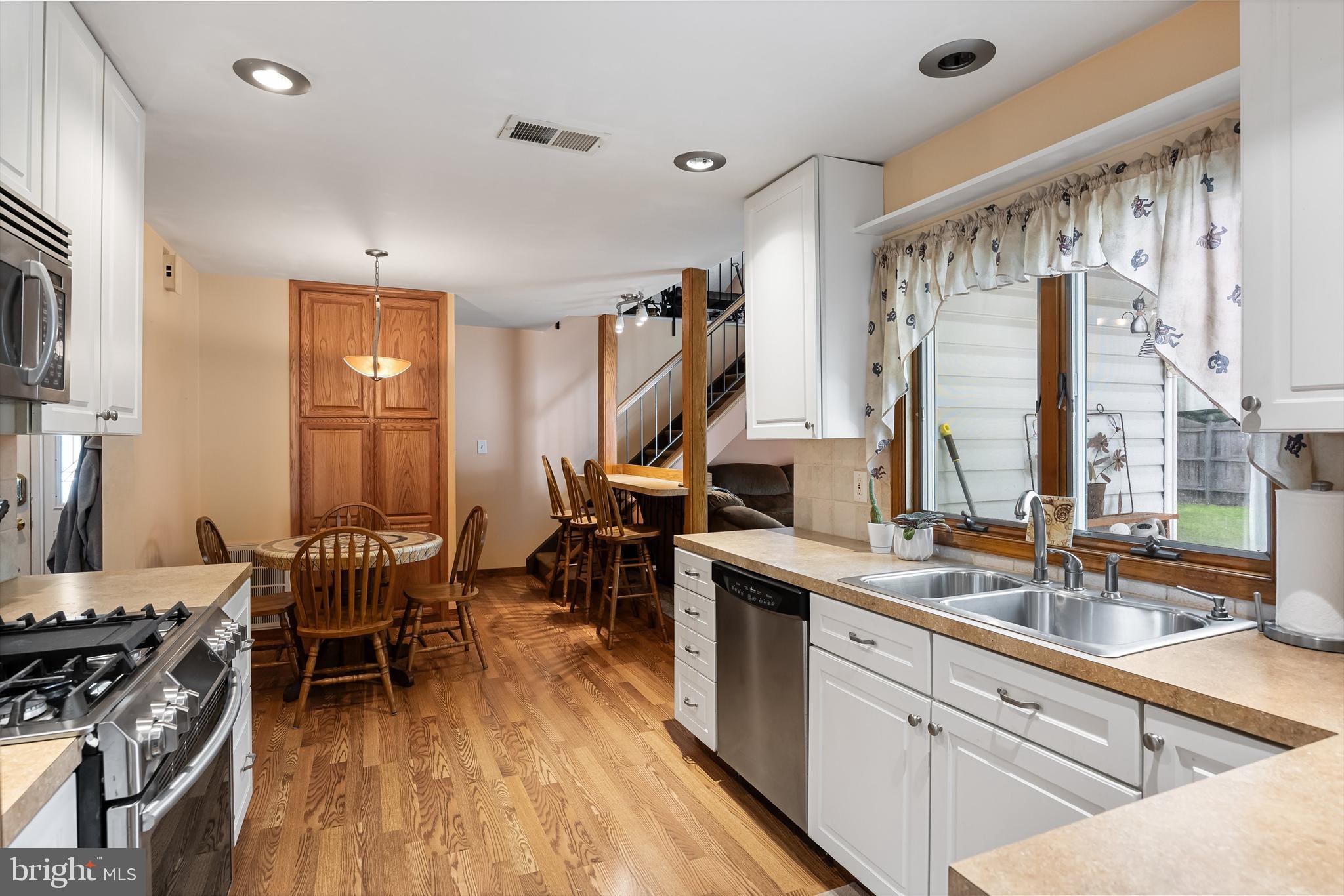 2 Merion Road Marlton, NJ 08053 - Photo 8 of 31 Eat-in Kitchen