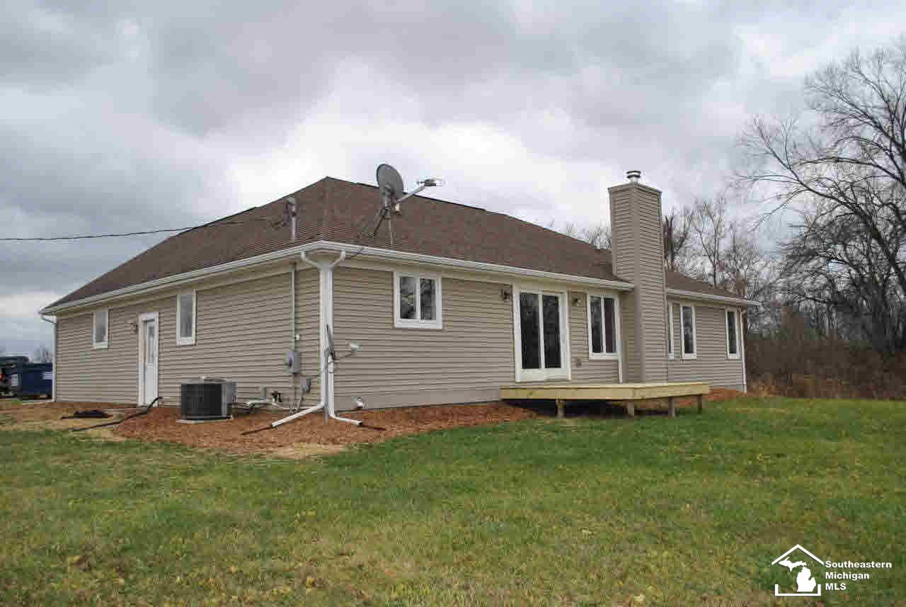 8941 North Gregory Road Fowlerville, MI 48836 - Photo 3 of 24