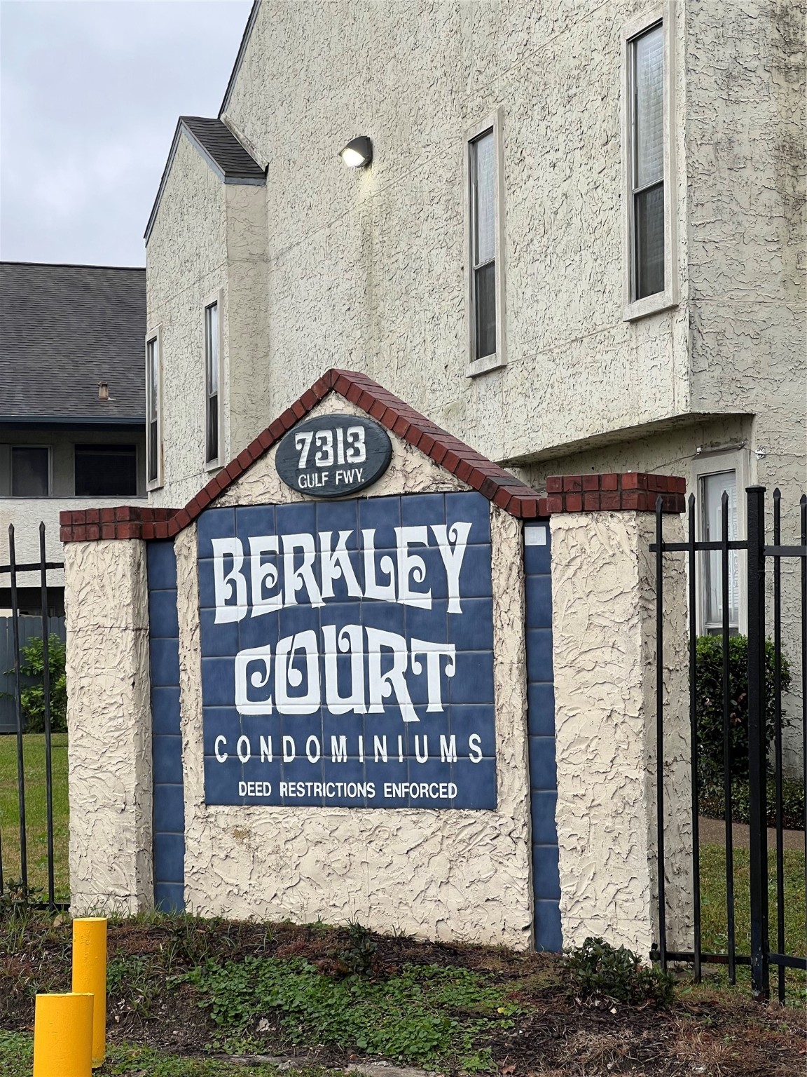 7313 Gulf Freeway, Unit 123 Houston, TX 77017 - Photo 12 of 13 a sign on the side of a building