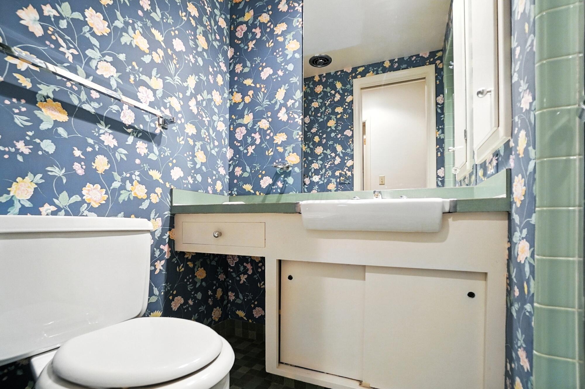 3885 Woodbridge Road Columbus, OH 43220 - Photo 80 of 158 076