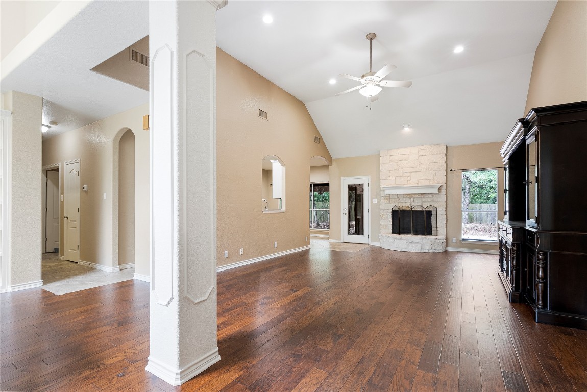 230 Cedar Hills Drive Elgin, TX 78621 - Photo 4 of 40