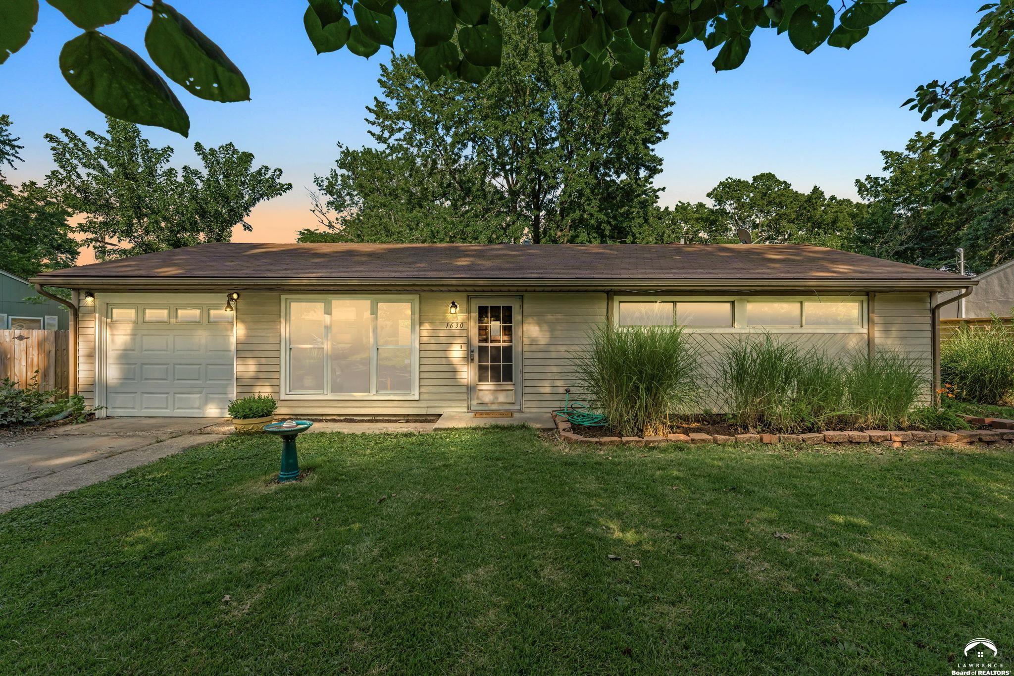 1630 Delaware Street Lawrence, KS 66044 - Photo 2 of 37