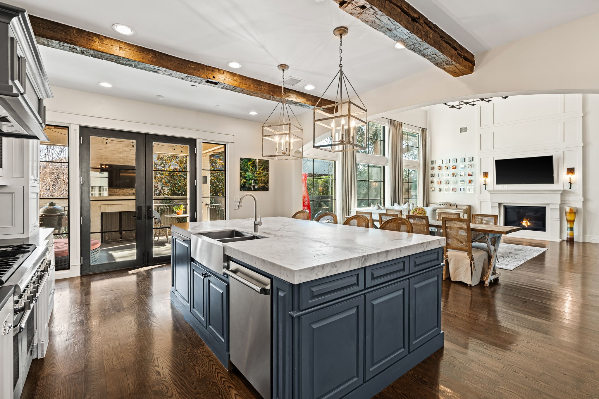 8307 Maple Court Bellaire, TX 77401 - Photo 14 of 30 a kitchen with a stove and a chandelier