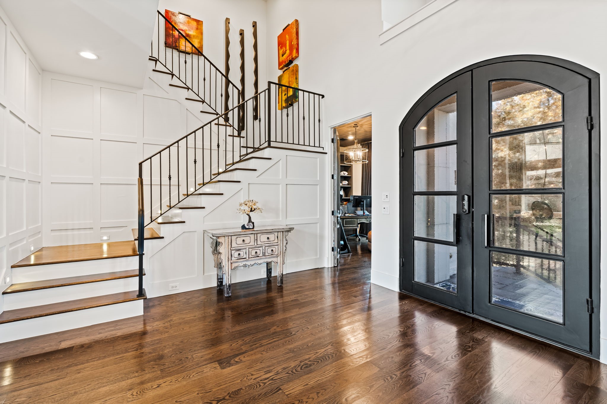 8307 Maple Court Bellaire, TX 77401 - Photo 2 of 30 a view of entryway with wooden floor and a front door