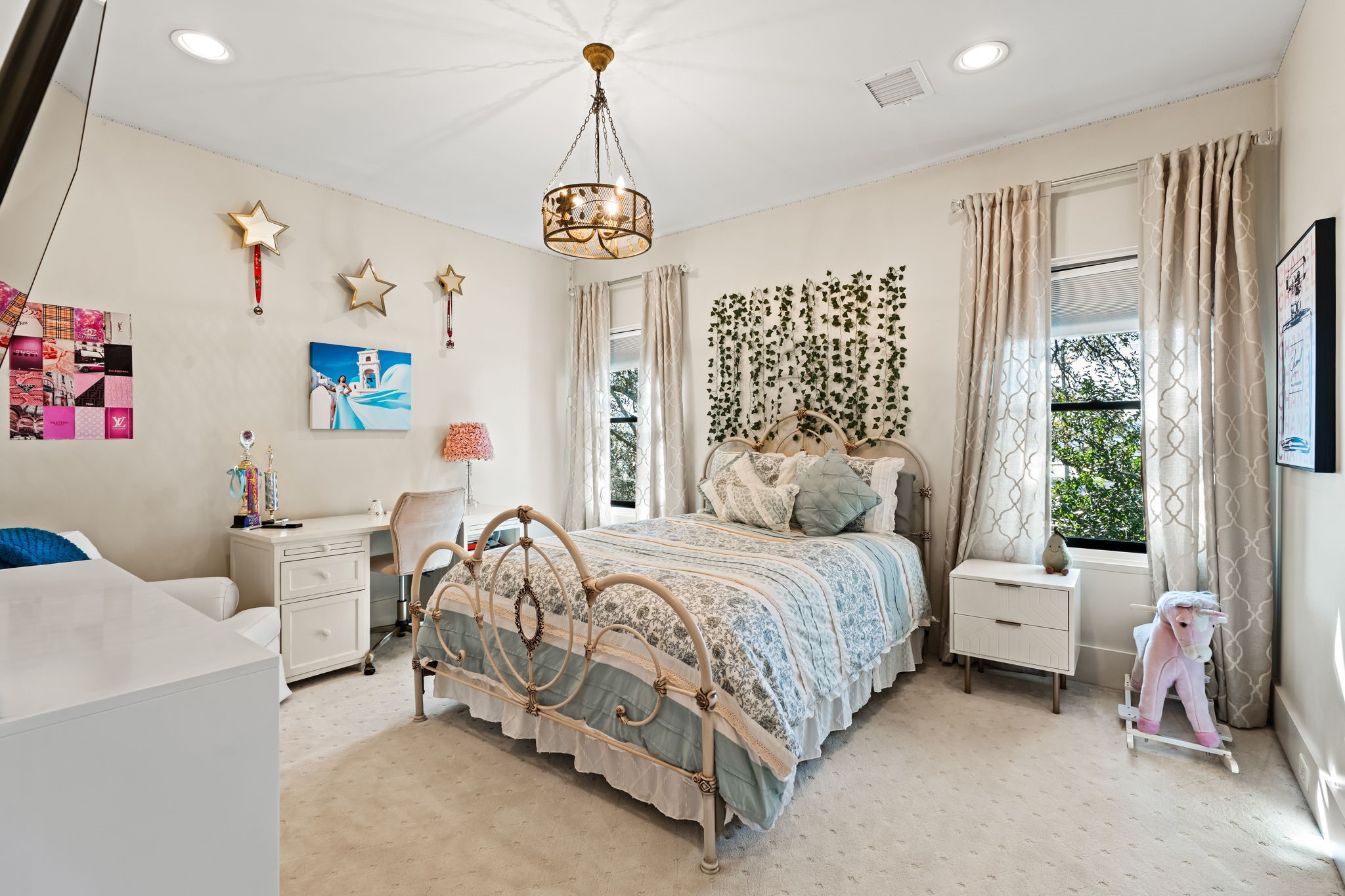 8307 Maple Court Bellaire, TX 77401 - Photo 21 of 30 a bedroom with a bed and a table in it