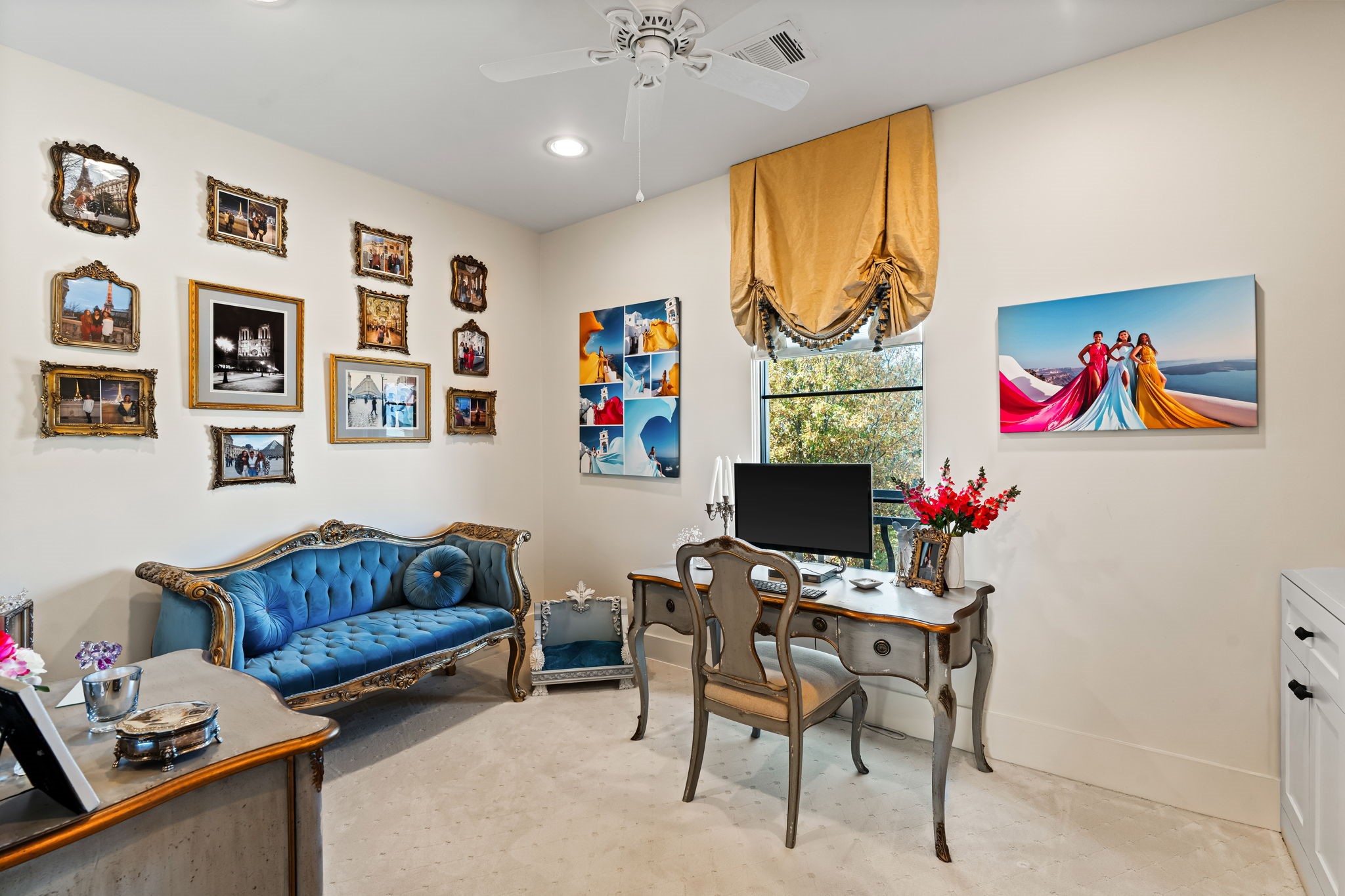 8307 Maple Court Bellaire, TX 77401 - Photo 24 of 30 a living room with furniture and a flat screen tv