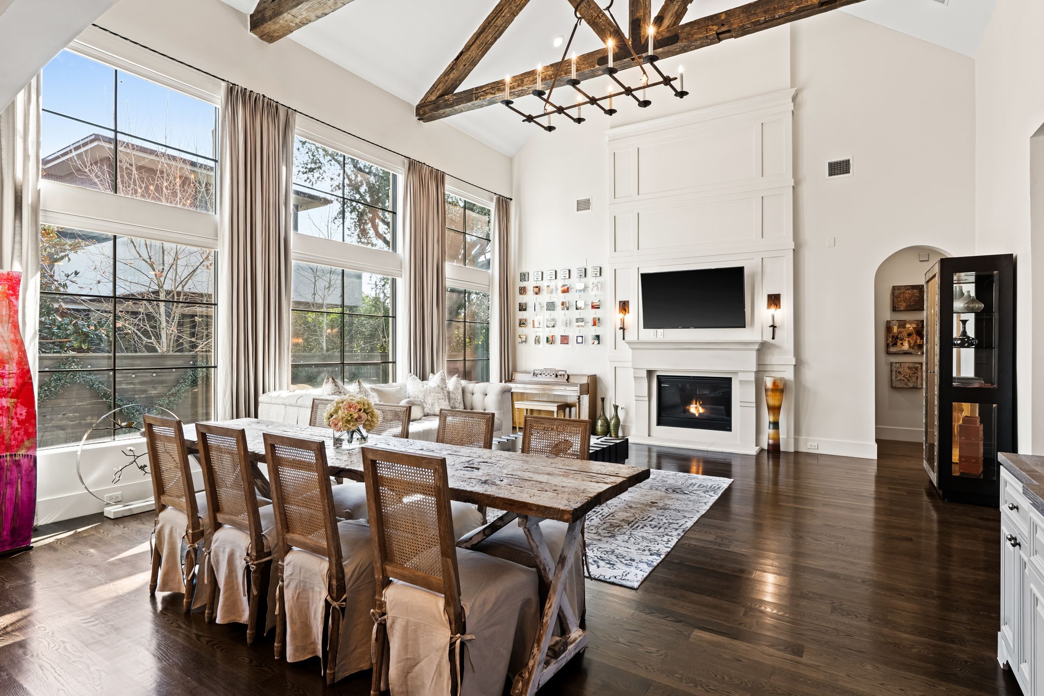 8307 Maple Court Bellaire, TX 77401 - Photo 10 of 30 a view of a livingroom with furniture window and wooden floor