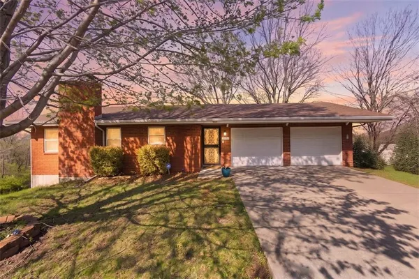 $319,000 | 3232 North Forest Avenue, Kansas City, MO 64116