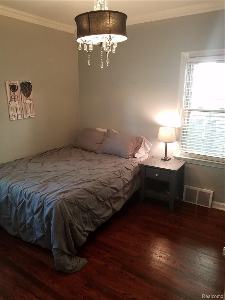 2208 Ridgemont Road Grosse Pointe, MI 48236 - Photo 10 of 21 Bedroom 2.jpg