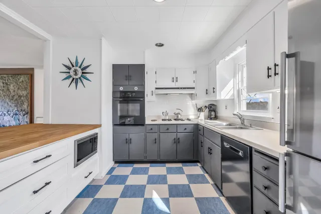 $819,500 | 576 Pleasant Point Road, Cushing, ME 04563