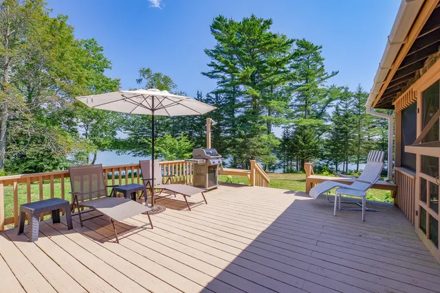 $819,500 | 576 Pleasant Point Road, Cushing, ME 04563
