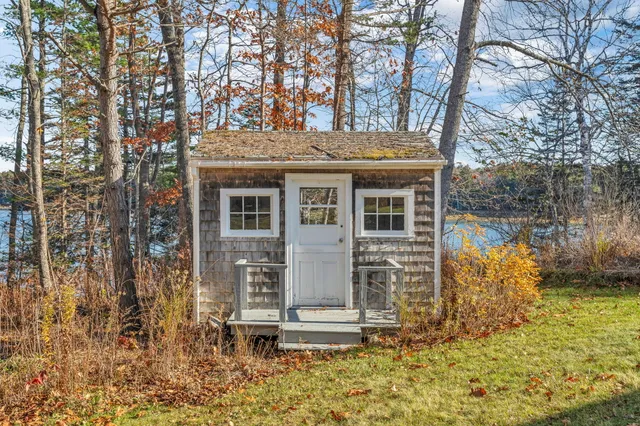 $819,500 | 576 Pleasant Point Road, Cushing, ME 04563