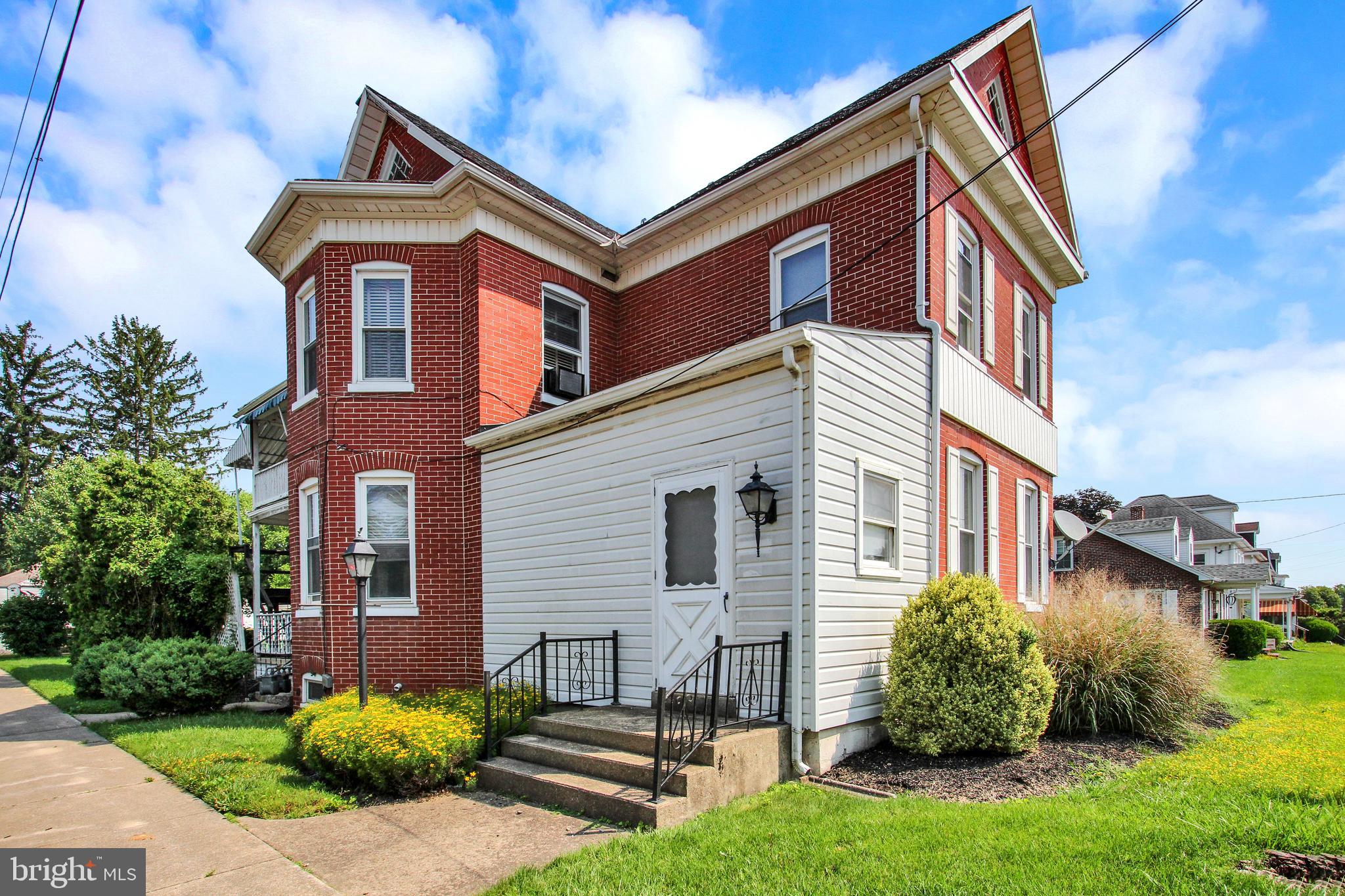 400 Maple Street Manchester, PA 17345 - Photo 3 of 28 Side View from Hartman Street
