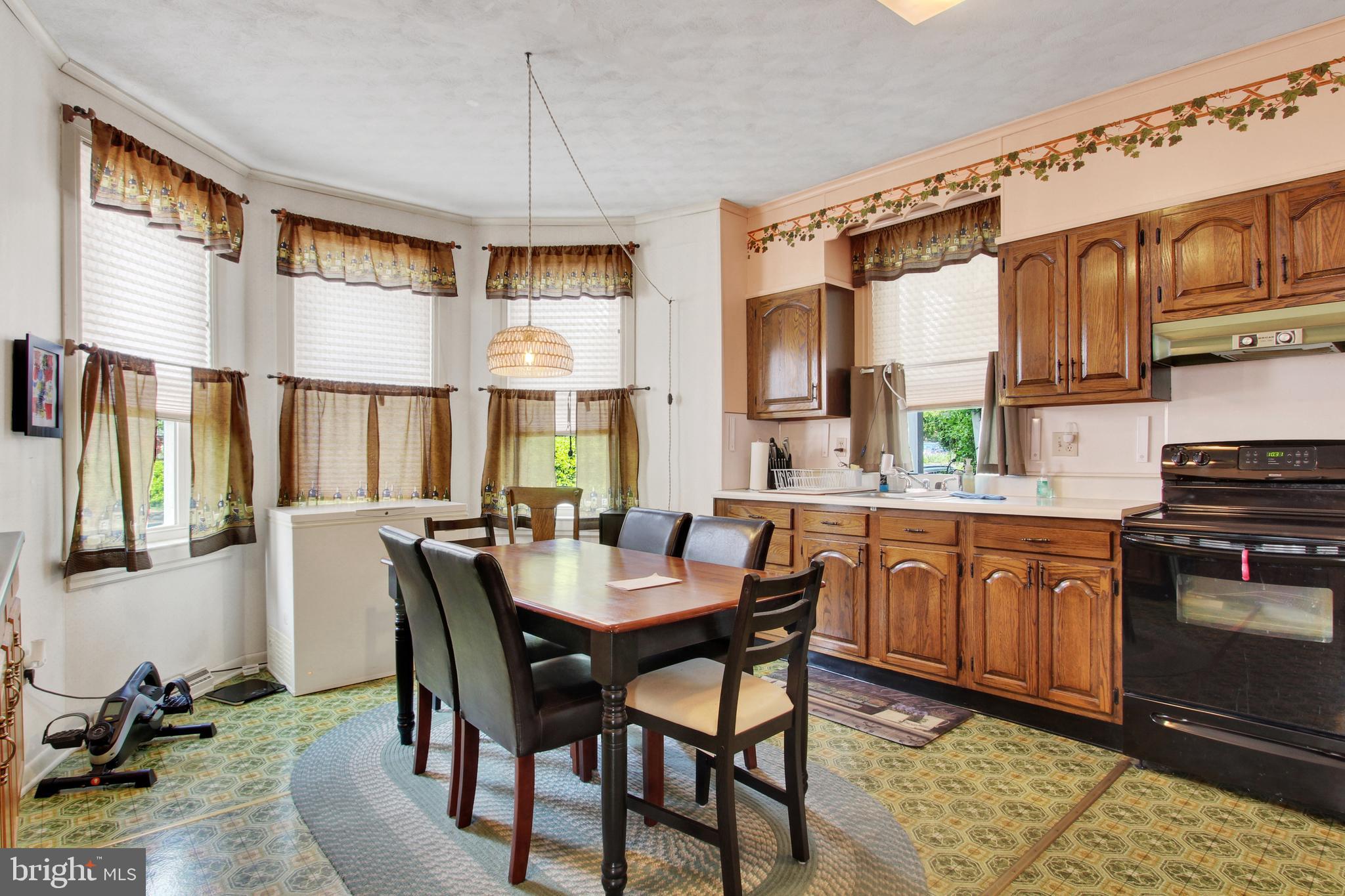 400 Maple Street Manchester, PA 17345 - Photo 5 of 28 1st Floor Eat-in Kitchen