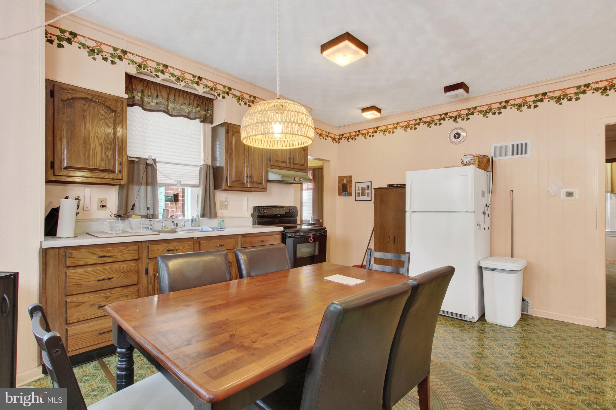 400 Maple Street Manchester, PA 17345 - Photo 6 of 28 1st Floor Eat-in Kitchen