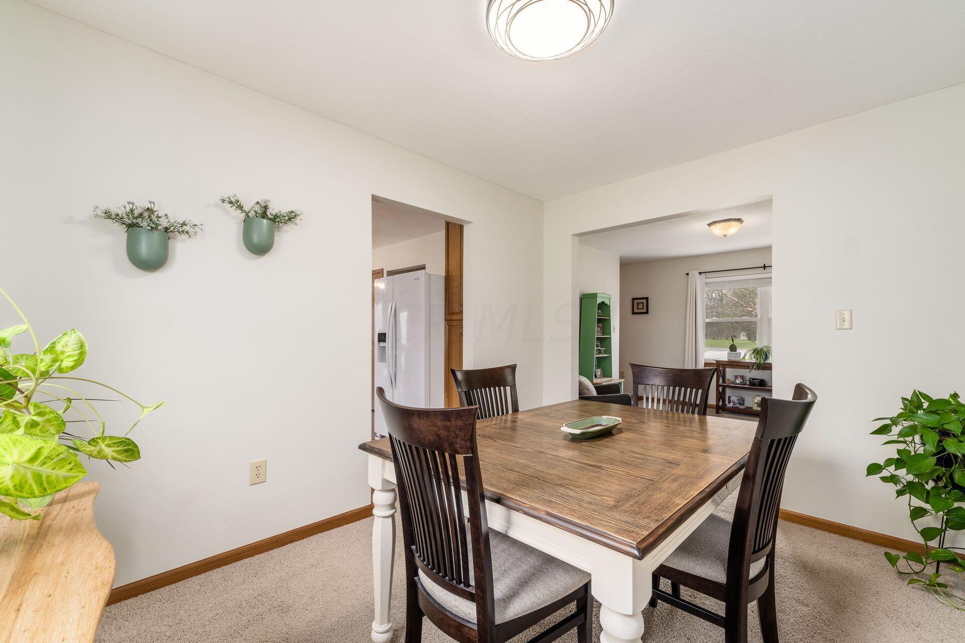 10950 Heimberger Road Northwest Baltimore, OH 43105 - Photo 18 of 45 Overhead Lighting