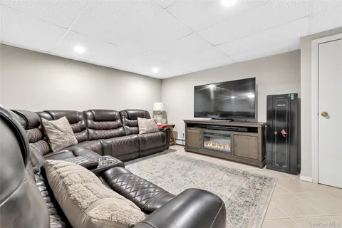 $700,000 | 8 Vega Drive, Shoreham, NY 11786