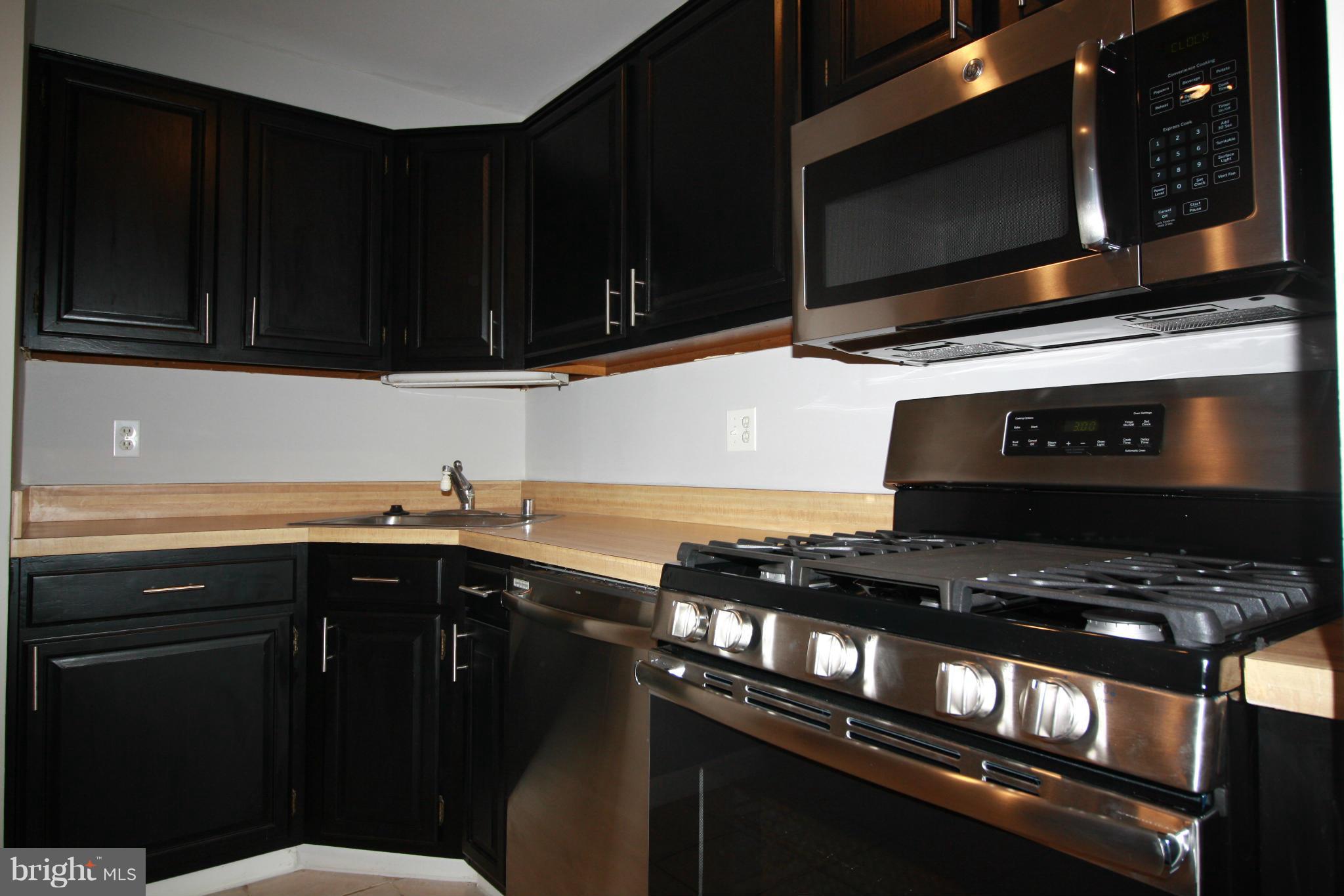 1425 Northgate Square, Unit 32B Reston, VA 20190 - Photo 4 of 28 Kitchen