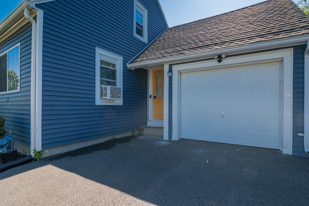 379 Roosevelt Avenue Springfield, MA 01118 - Photo 4 of 32