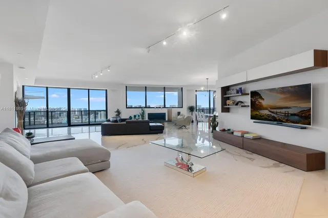 $3,990,000 | 18555 Collins Avenue, Unit 1703, Sunny Isles Beach, FL 33160