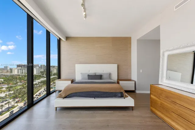 $3,990,000 | 18555 Collins Avenue, Unit 1703, Sunny Isles Beach, FL 33160