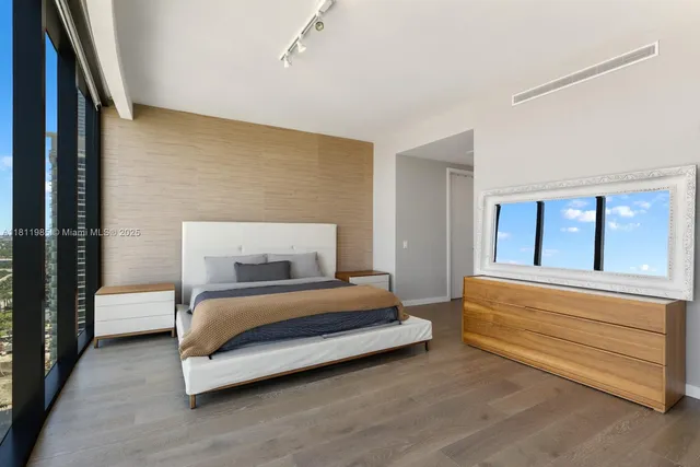 $3,990,000 | 18555 Collins Avenue, Unit 1703, Sunny Isles Beach, FL 33160