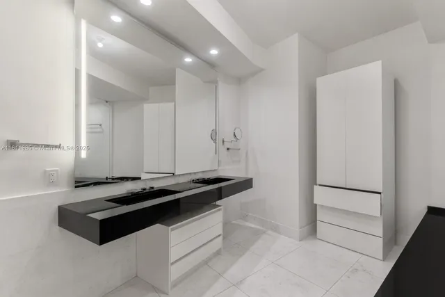 $3,990,000 | 18555 Collins Avenue, Unit 1703, Sunny Isles Beach, FL 33160