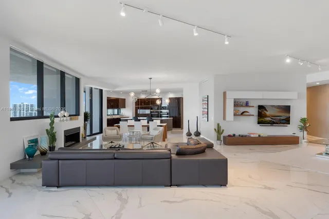 $3,990,000 | 18555 Collins Avenue, Unit 1703, Sunny Isles Beach, FL 33160
