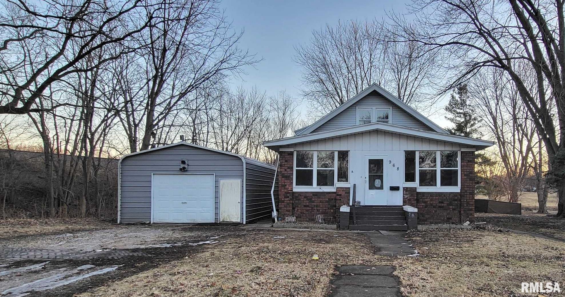 968 East Grove Street Galesburg, IL 61401 - Photo 2 of 44