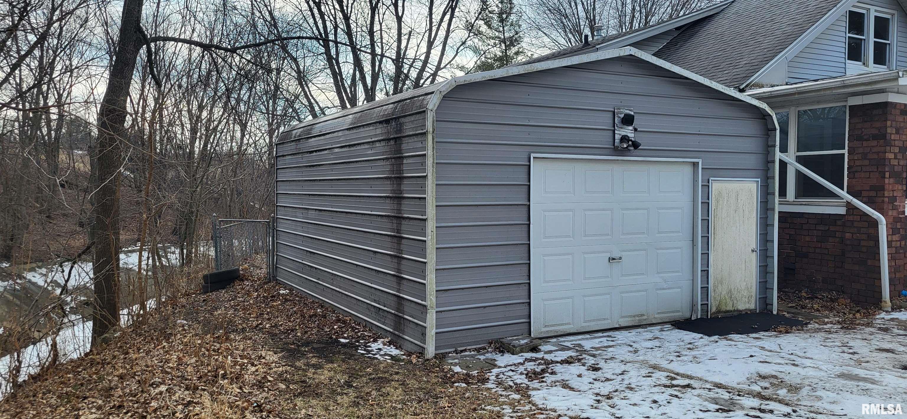 968 East Grove Street Galesburg, IL 61401 - Photo 3 of 44