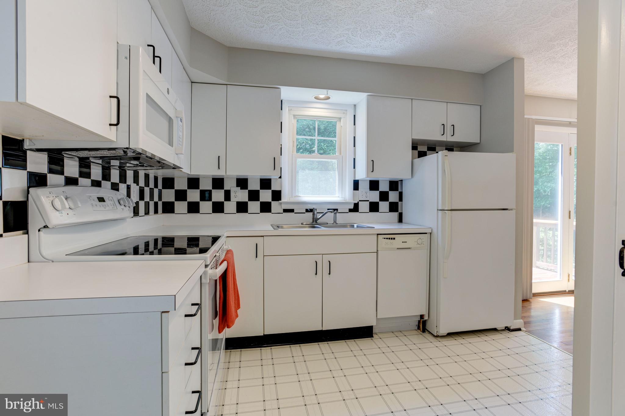 13215 Pine Road Bowie, MD 20720 - Photo 11 of 33 Kitchen