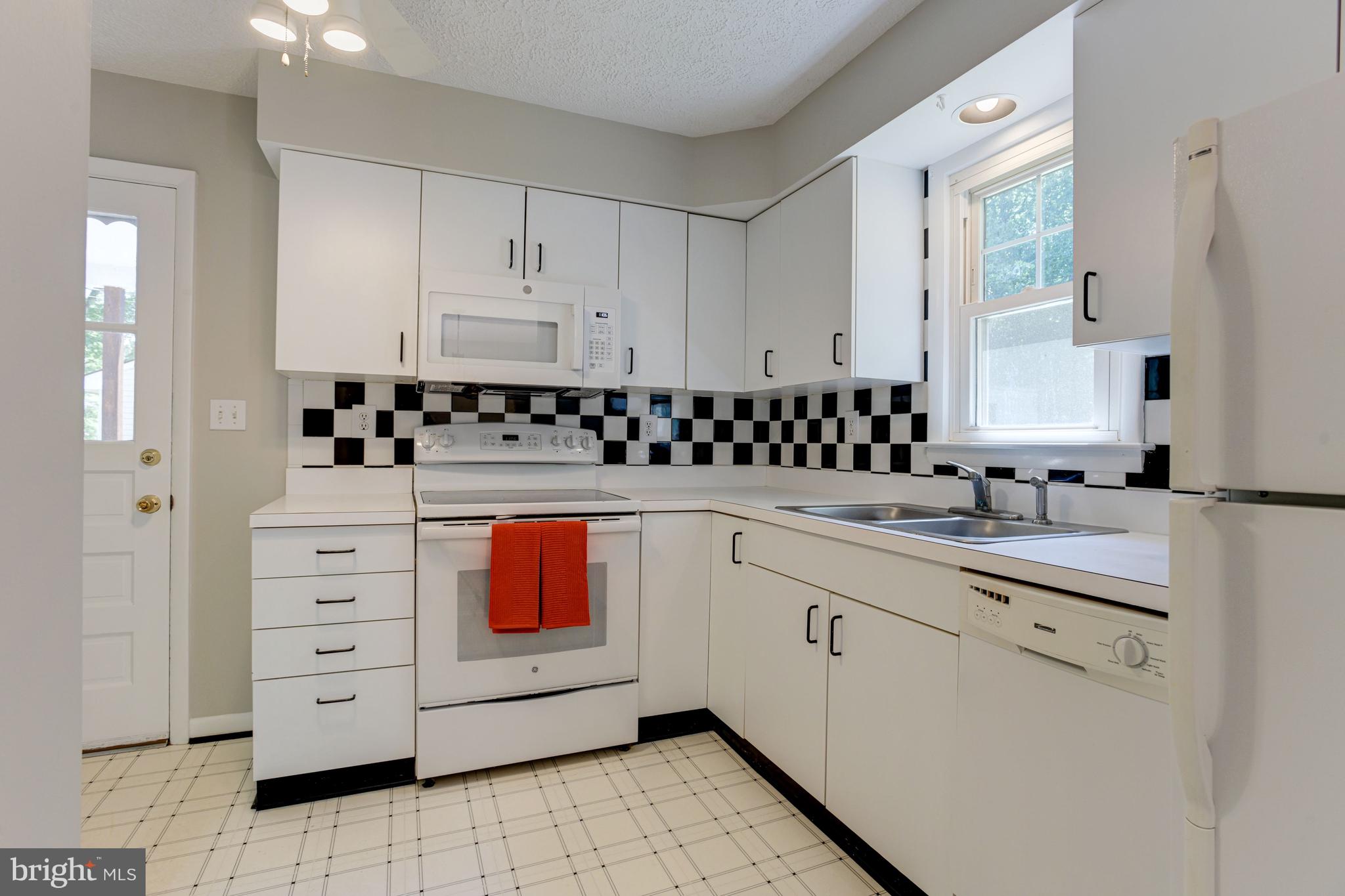 13215 Pine Road Bowie, MD 20720 - Photo 13 of 33 Kitchen