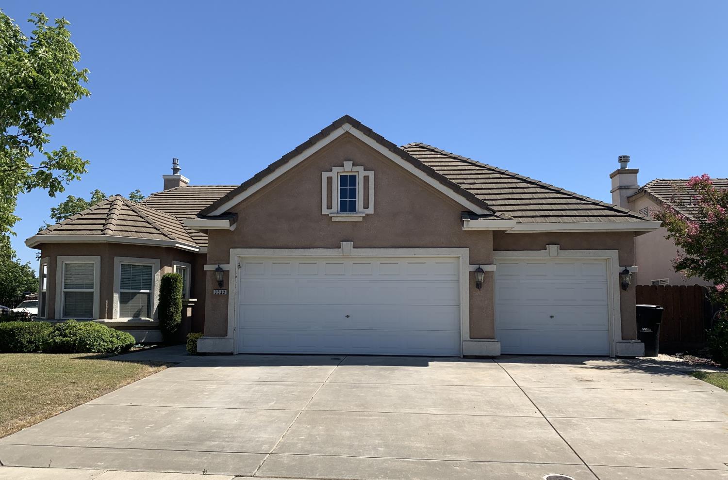 3532 Lauding Way Modesto, CA 95355 - Photo 1 of 21 a front view of a house with yard