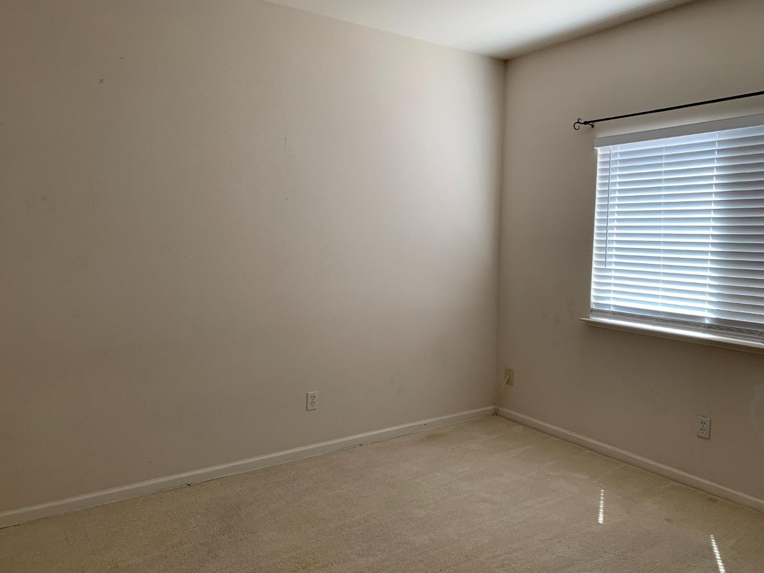 3532 Lauding Way Modesto, CA 95355 - Photo 14 of 21 a room that has a window in it