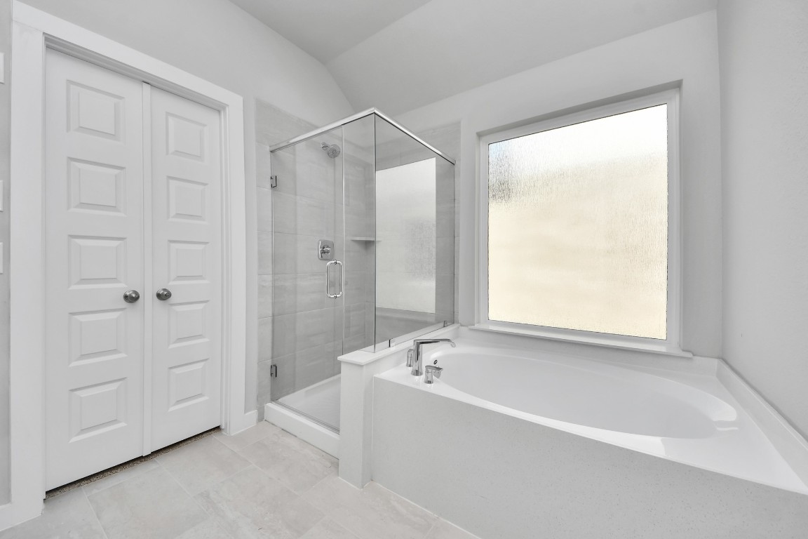 2918 Burris Park Drive Spring, TX 77373 - Photo 22 of 34 a white bath tub sitting next to a shower