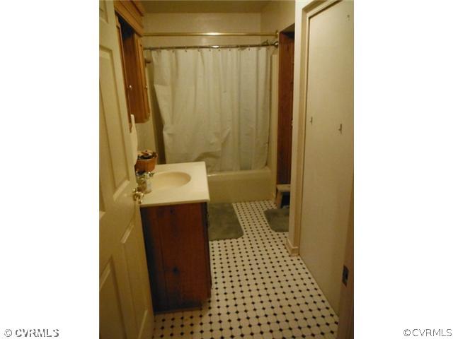 8018 Hobbs Mill Road Wilsons, VA 23894 - Photo 4 of 7 Gallery Image 4
