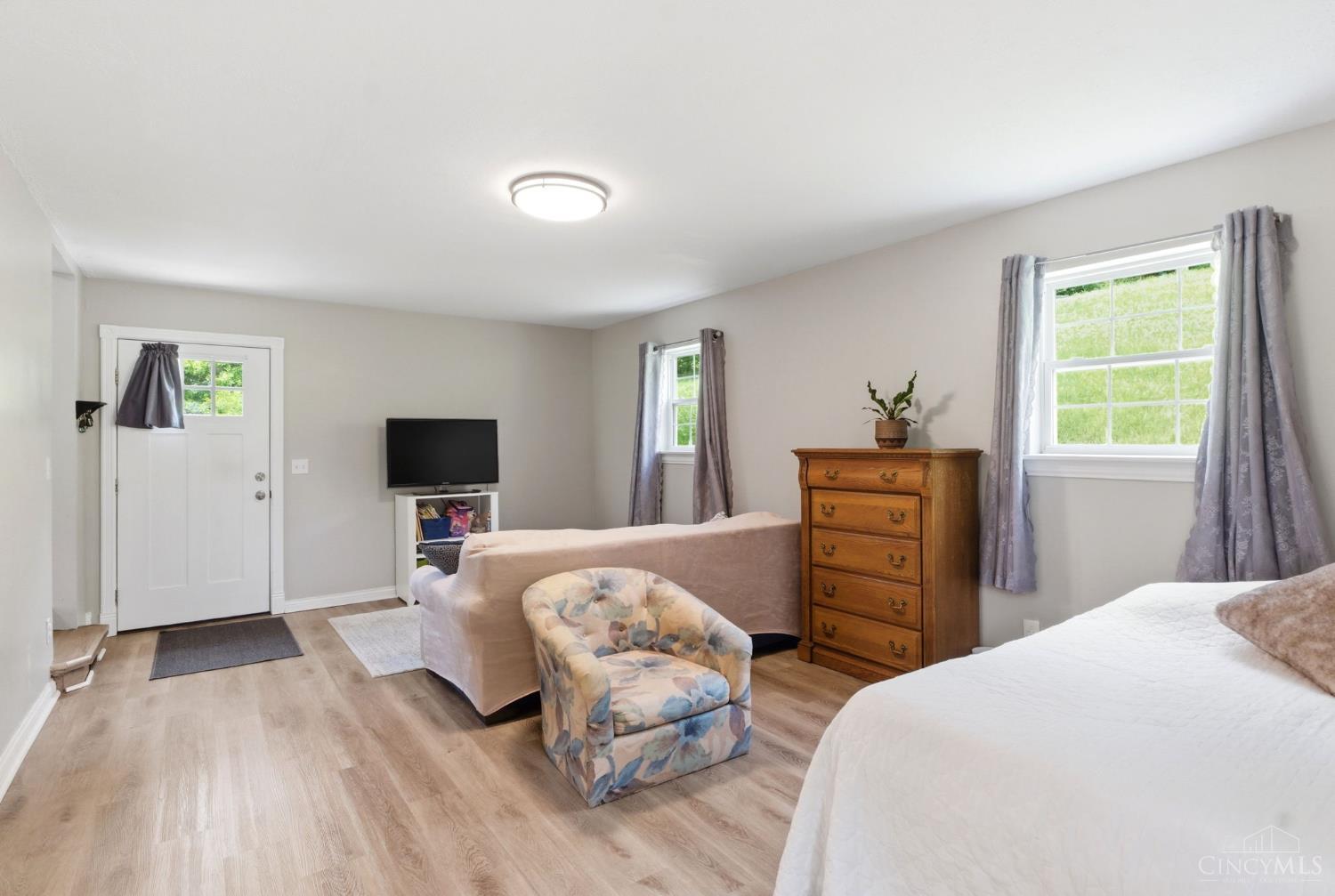 7535 Sheed Road Cincinnati, OH 45247 - Photo 13 of 40