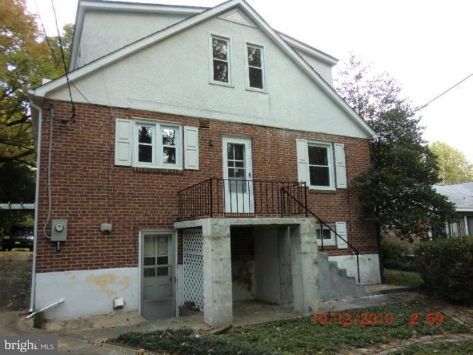 422 Nottingham Road Baltimore, MD 21229 - Photo 3 of 10 Exterior (Rear)