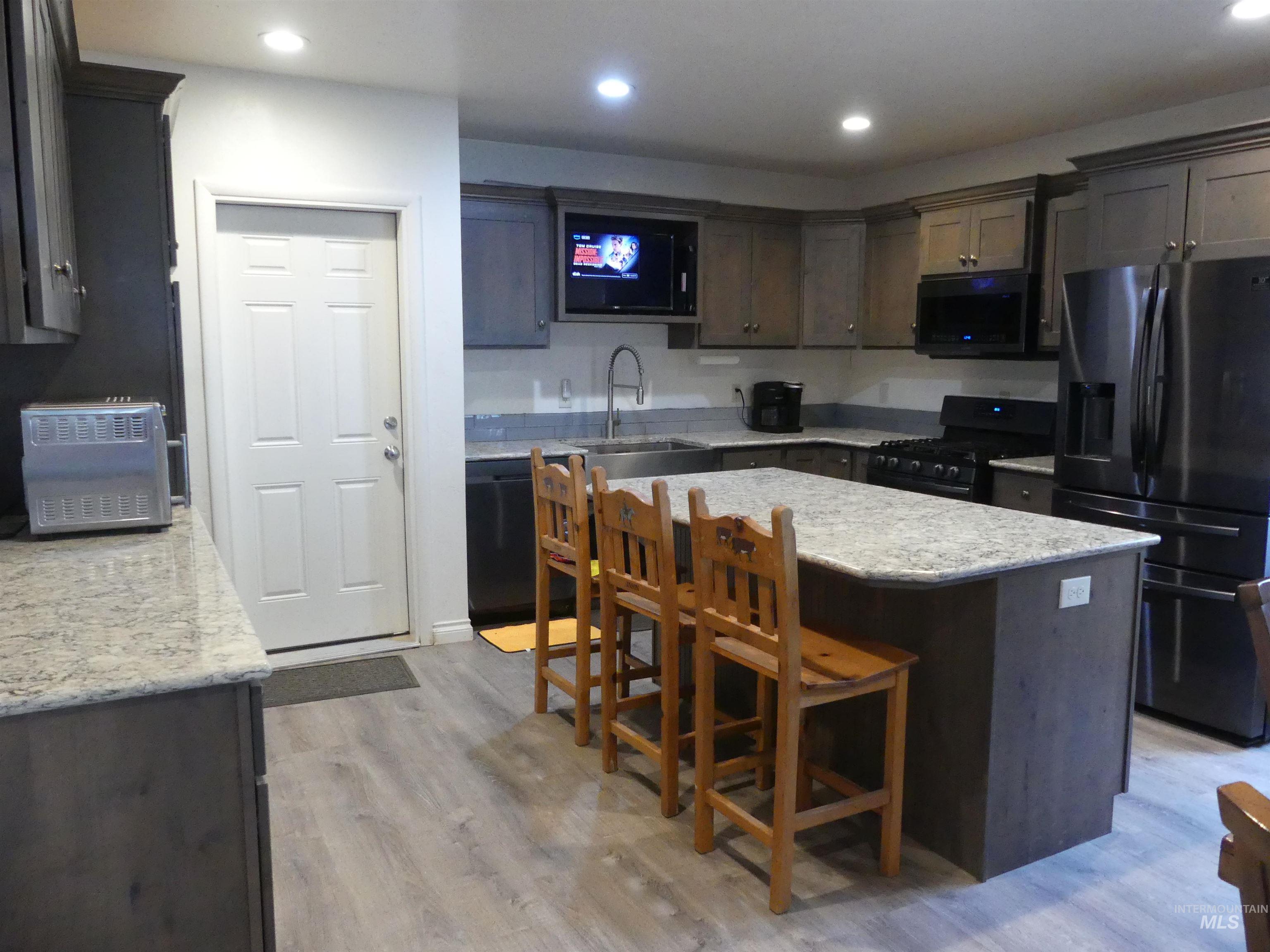 2193 Apple Lane Mesa, ID 83643 - Photo 2 of 47